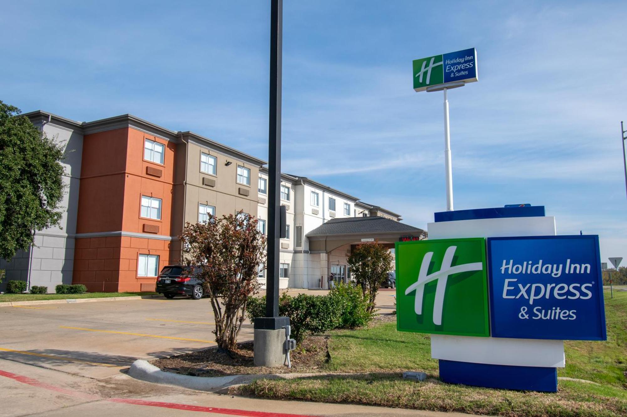 Holiday Inn Express & Suites Sulphur Springs By Ihg Exterior photo